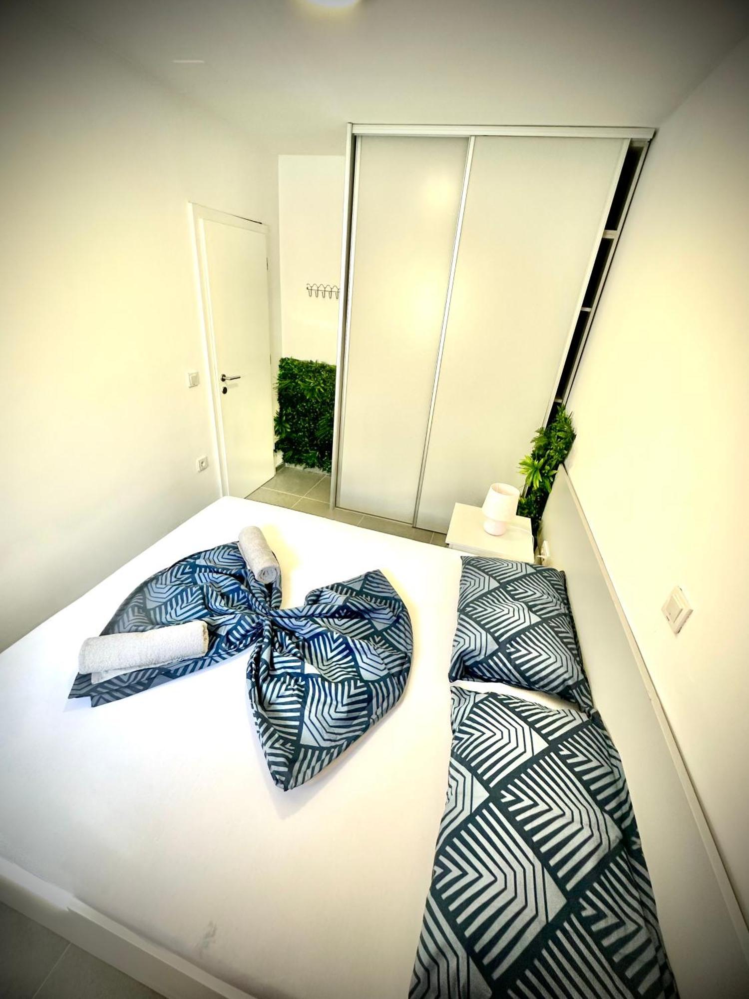Vip Deluxe Apartment Arian Novalja Exterior photo