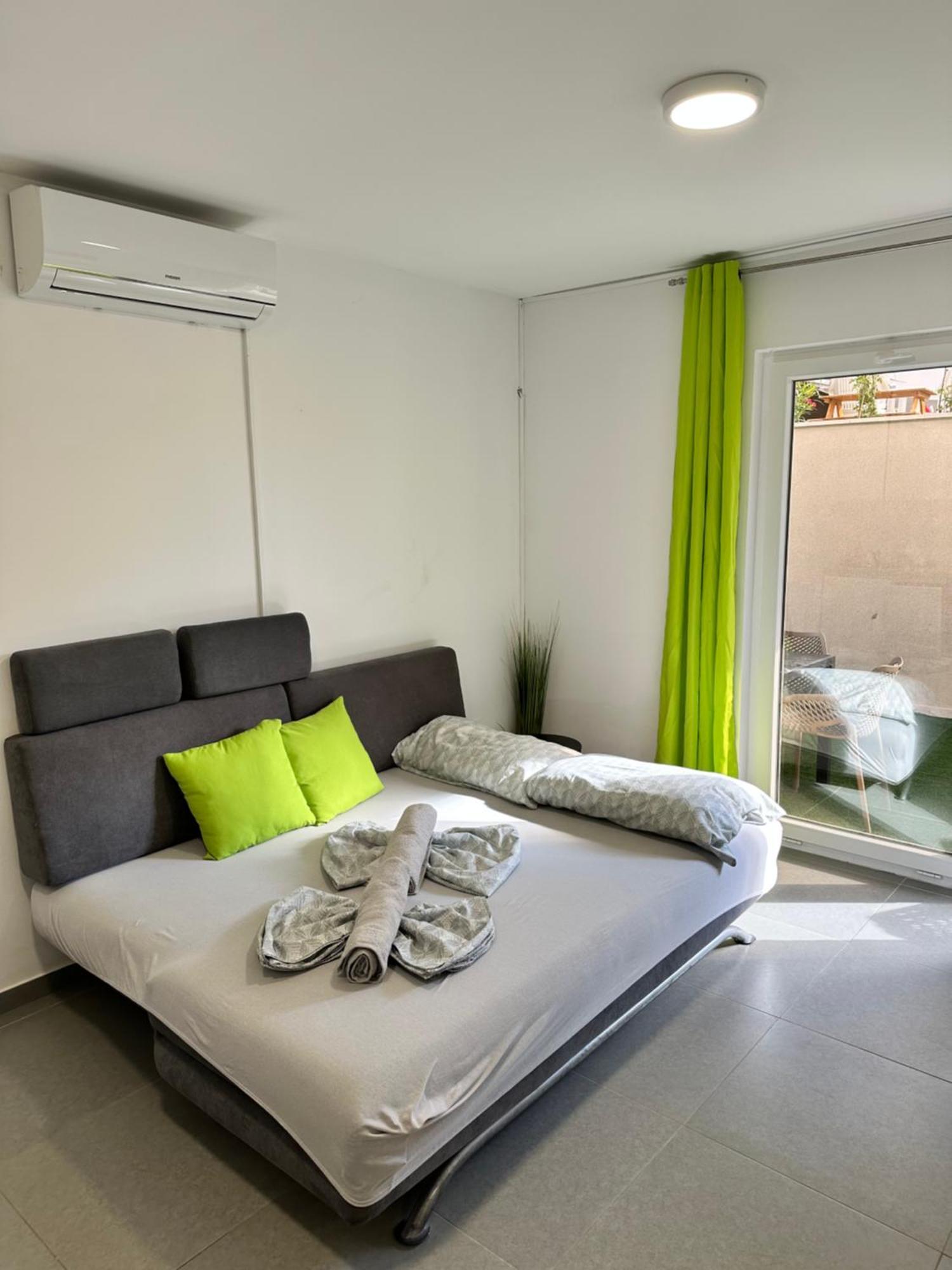 Vip Deluxe Apartment Arian Novalja Exterior photo